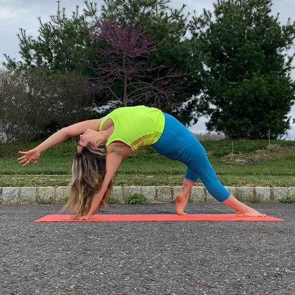 Meet your Posher, April - Picture 2 of 3